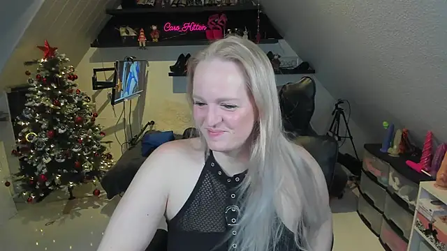 caro kitten online show from 12/19/25, 09:11