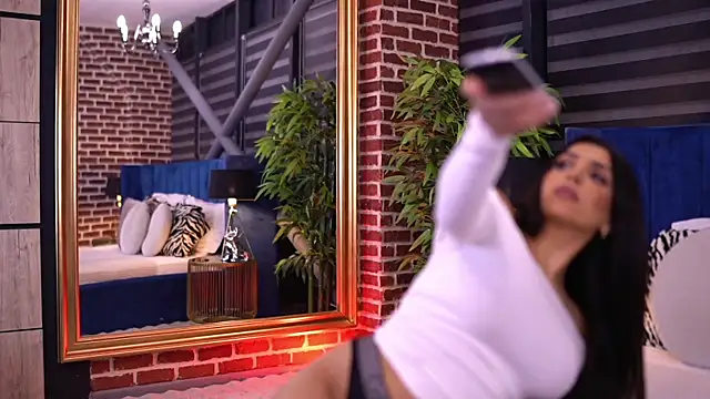 NicoleCellini online show from 10/16/25, 06:16