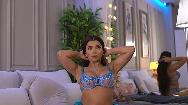 NicoleCellini online show from 04/02/26, 06:03