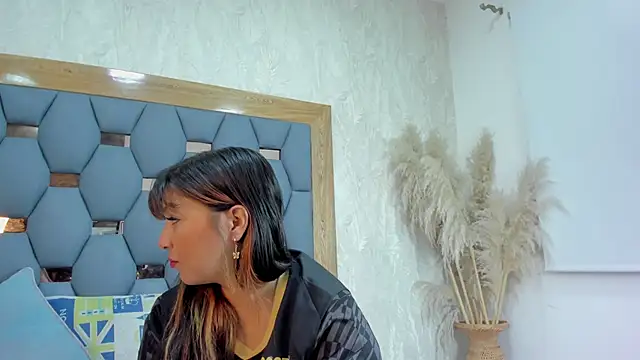 yayi derek online show from 10/30/25, 11:41