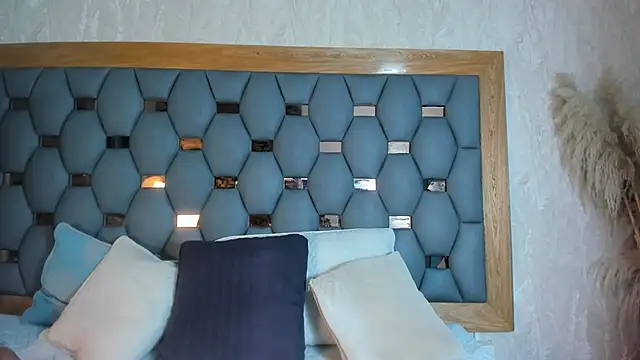 yayi derek online show from 10/18/25, 11:45