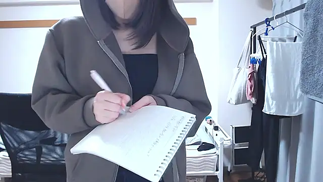 Snapshot of izumi__123 chatting on 10/10/25, 01:45 izumi 123 online show from 10/10/25, 01:45