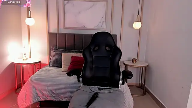 Christina Johns online show from 12/13/25, 08:04