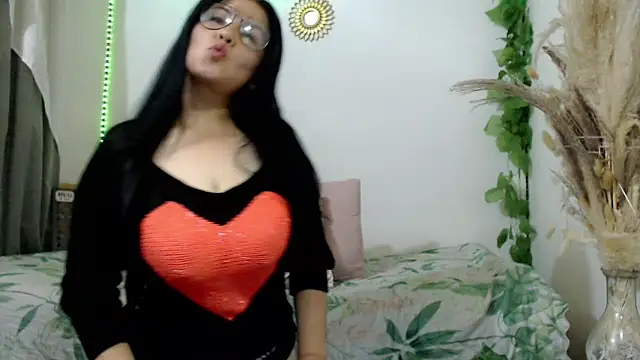 Donniia online show from 06/12/26, 10:18