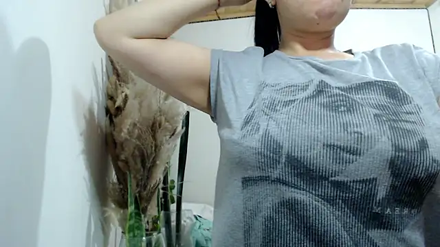Donniia online show from 05/08/26, 01:31