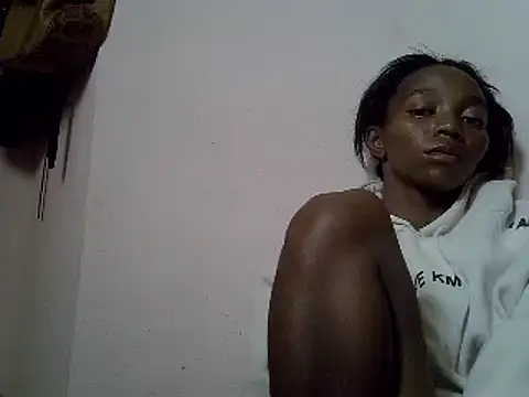 Snapshot of ElianeHot chatting on 02/25/25, 12:38 ElianeHot online show from 02/25/25, 12:38