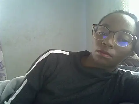 Snapshot of ElianeHot chatting on 06/30/26, 07:52 ElianeHot online show from 06/30/26, 07:52