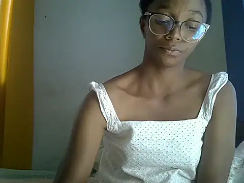 Snapshot of ElianeHot chatting on 07/17/26, 10:12 ElianeHot online show from 07/17/26, 10:12