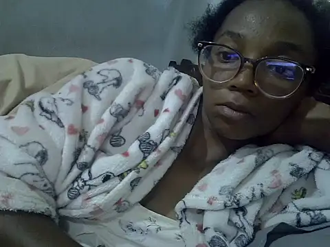 Snapshot of ElianeHot chatting on 06/24/26, 03:38 ElianeHot online show from 06/24/26, 03:38