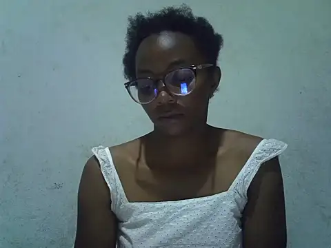 Snapshot of ElianeHot chatting on 07/16/26, 06:38 ElianeHot online show from 07/16/26, 06:38