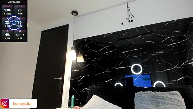Snapshot of LIZ_HOLMES chatting on 03/18/25, 10:28 LIZ HOLMES online show from 03/18/25, 10:28