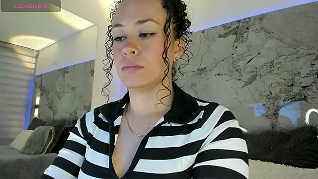 Snapshot of LIZ_HOLMES chatting on 10/07/25, 10:49 LIZ HOLMES online show from 10/07/25, 10:49