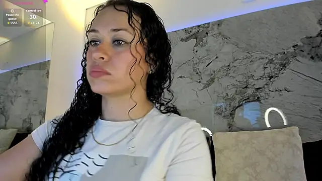 LIZ HOLMES online show from 11/08/25, 10:52