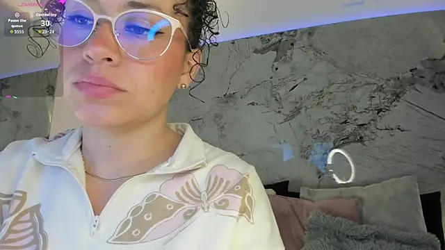 LIZ HOLMES online show from 12/17/25, 11:04