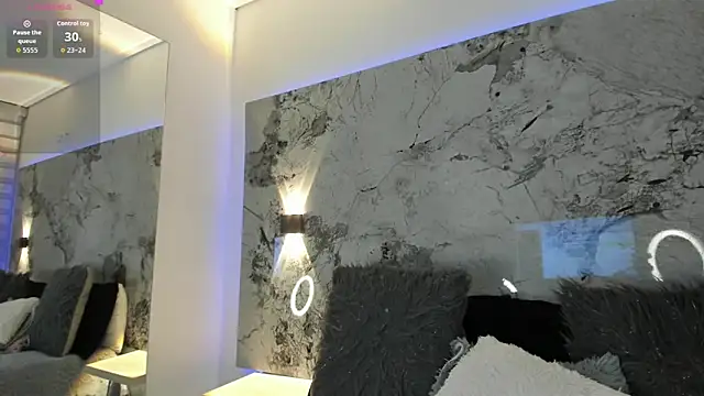 LIZ HOLMES online show from 10/21/25, 10:25