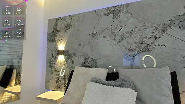 LIZ HOLMES online show from 11/12/25, 11:58