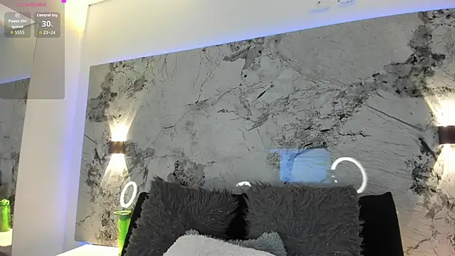 LIZ HOLMES online show from 10/24/25, 10:25