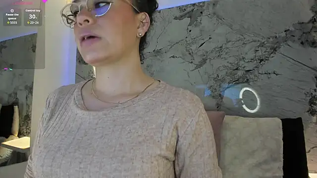 LIZ HOLMES online show from 12/16/25, 10:52