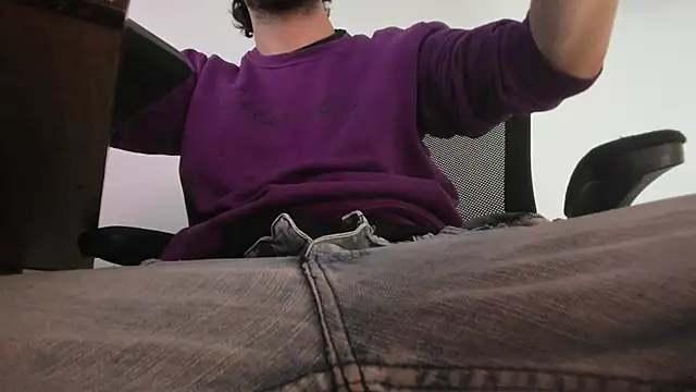 s sven03 online show from 10/15/25, 04:33