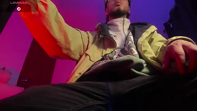 s sven03 online show from 12/19/25, 01:42