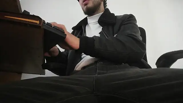 s sven03 online show from 10/17/25, 02:26