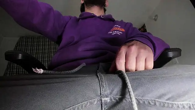 s sven03 online show from 09/30/25, 01:00