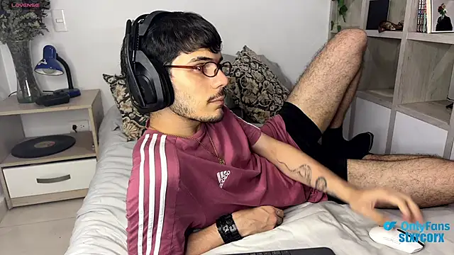 Snapshot of ilytheo chatting on 02/25/25, 02:47 ilytheo online show from 02/25/25, 02:47