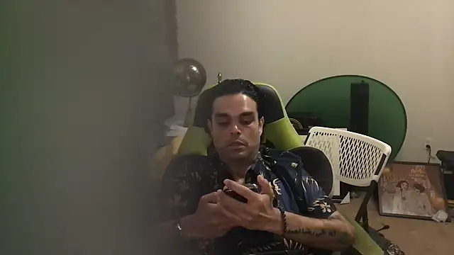 Snapshot of GForceSavage chatting on 11/18/25, 03:32 GForceSavage online show from 11/18/25, 03:32