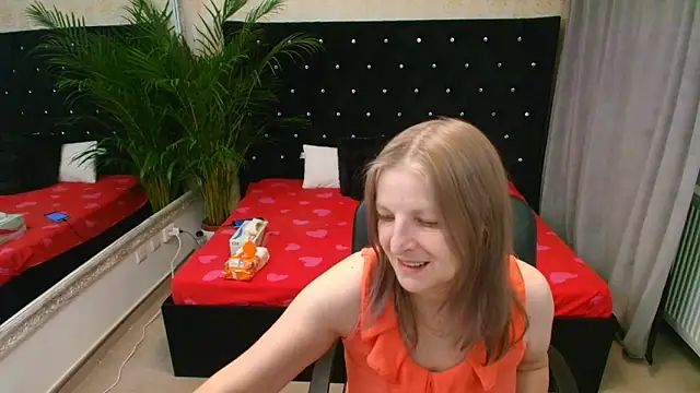 Lilly hott online show from 11/28/25, 07:03