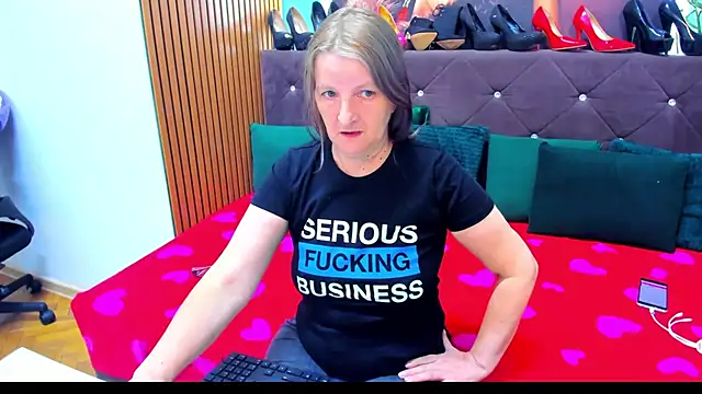 Lilly hott online show from 10/08/25, 05:46