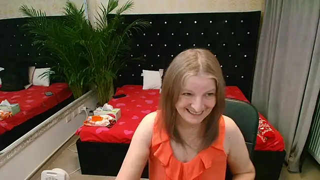 Lilly hott online show from 12/18/25, 06:56