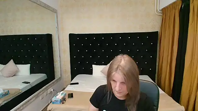 Lilly hott online show from 11/16/25, 07:51