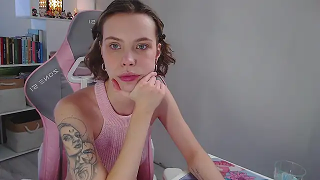 Snapshot of milly_ross chatting on 02/02/25, 08:13 milly ross online show from 02/02/25, 08:13
