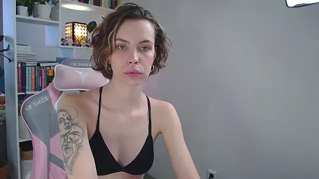 Snapshot of milly_ross chatting on 01/12/25, 07:21 milly ross online show from 01/12/25, 07:21