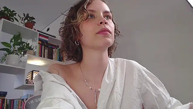 Snapshot of milly_ross chatting on 03/18/25, 08:50 milly ross online show from 03/18/25, 08:50