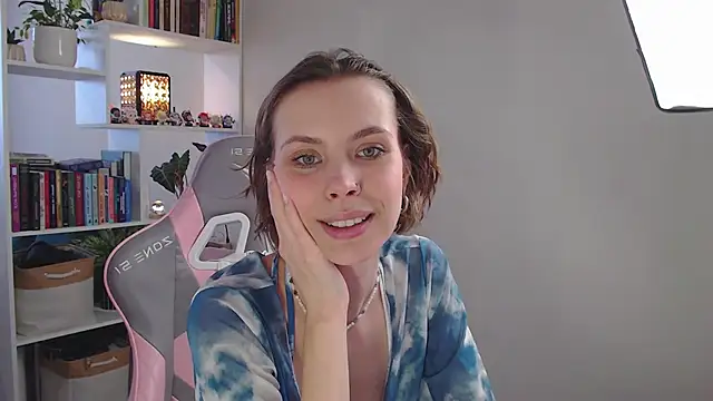Snapshot of milly_ross chatting on 02/25/25, 07:20 milly ross online show from 02/25/25, 07:20