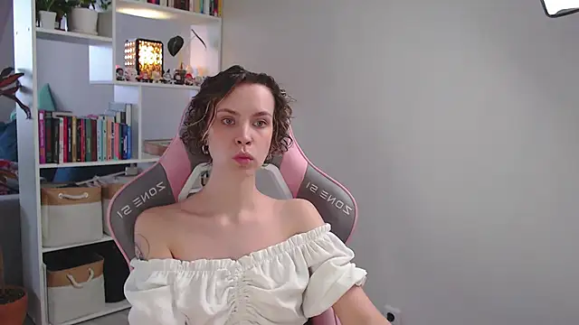 Snapshot of milly_ross chatting on 01/25/25, 06:55 milly ross online show from 01/25/25, 06:55