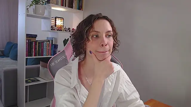 Snapshot of milly_ross chatting on 03/18/25, 05:45 milly ross online show from 03/18/25, 05:45