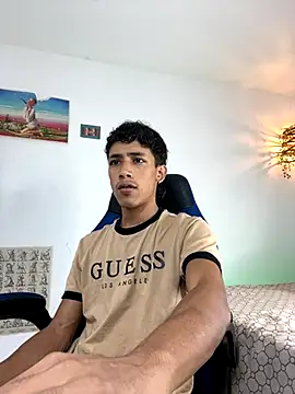 Ostin18hot online show from 12/05/25, 04:22