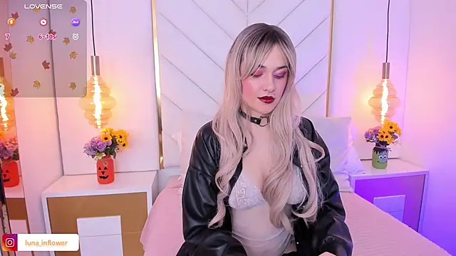 Flor delunaa online show from 10/27/25, 12:39