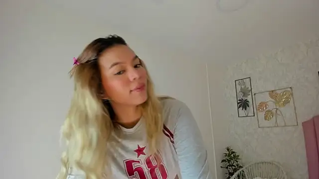 Adria ross online show from 11/06/25, 01:26