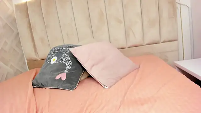 Snapshot of Anniie_Queen chatting on 02/26/26, 03:17 Anniie Queen online show from 02/26/26, 03:17