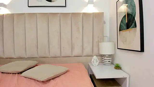 Snapshot of Anniie_Queen chatting on 12/19/25, 03:43 Anniie Queen online show from 12/19/25, 03:43