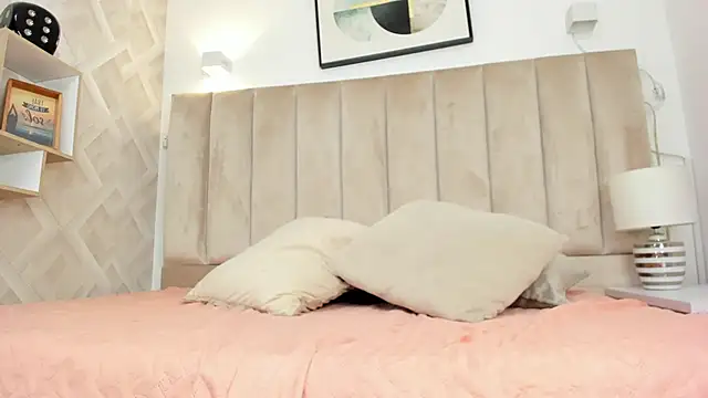 Snapshot of Anniie_Queen chatting on 02/04/26, 04:29 Anniie Queen online show from 02/04/26, 04:29