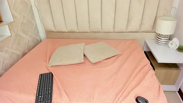 Snapshot of Anniie_Queen chatting on 12/23/25, 03:17 Anniie Queen online show from 12/23/25, 03:17