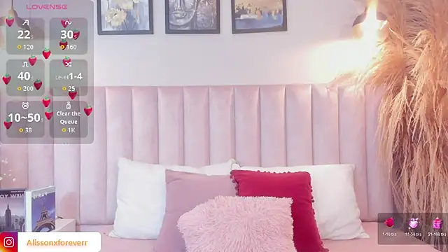 Snapshot of Alisson__Thompson chatting on 11/07/25, 08:24 Alisson Thompson online show from 11/07/25, 08:24