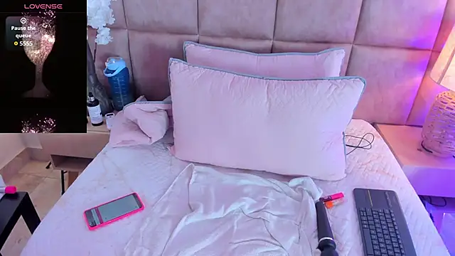 Snapshot of LiaaGenner chatting on 11/30/25, 02:45 LiaaGenner online show from 11/30/25, 02:45