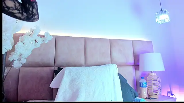 Snapshot of LiaaGenner chatting on 12/18/25, 02:49 LiaaGenner online show from 12/18/25, 02:49