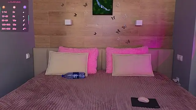 SaraCros online show from 10/18/25, 05:31