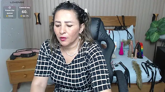 luciana ballesteros  online show from 11/24/25, 01:22